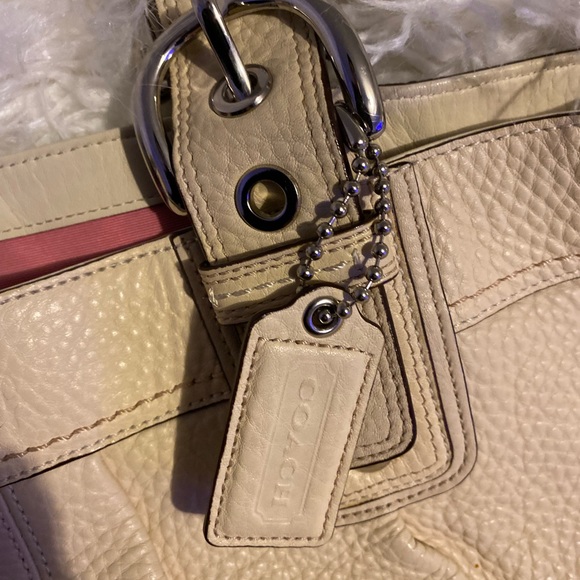 COACH A1072 F13733 Soho Cream Pebbled Leather Pleated Tote - Picture 4 of 11